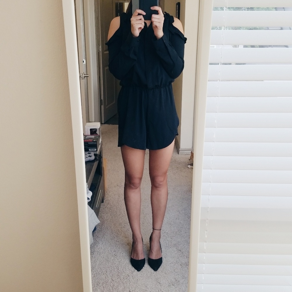 Long Sleeves Cold Shoulder Romper (Black, US 4)